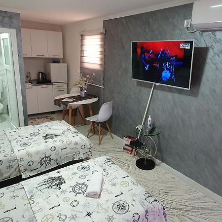 Cozzy Apartment Near The Aiport Podgorica Eksteriør billede