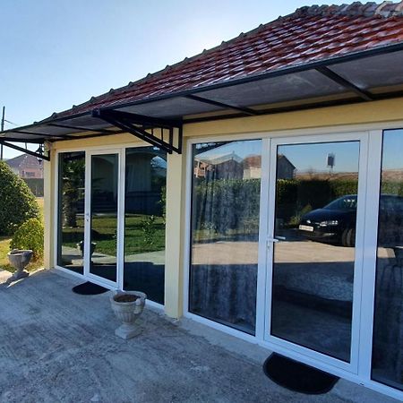 Cozzy Apartment Near The Aiport Podgorica Eksteriør billede