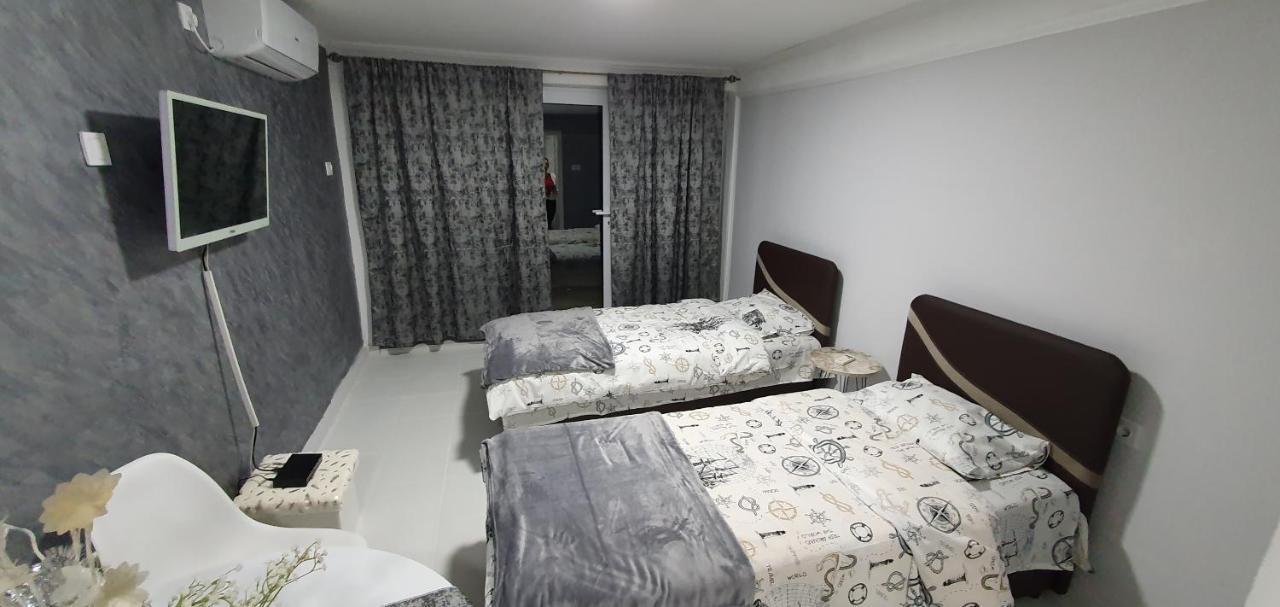 Cozzy Apartment Near The Aiport Podgorica Eksteriør billede