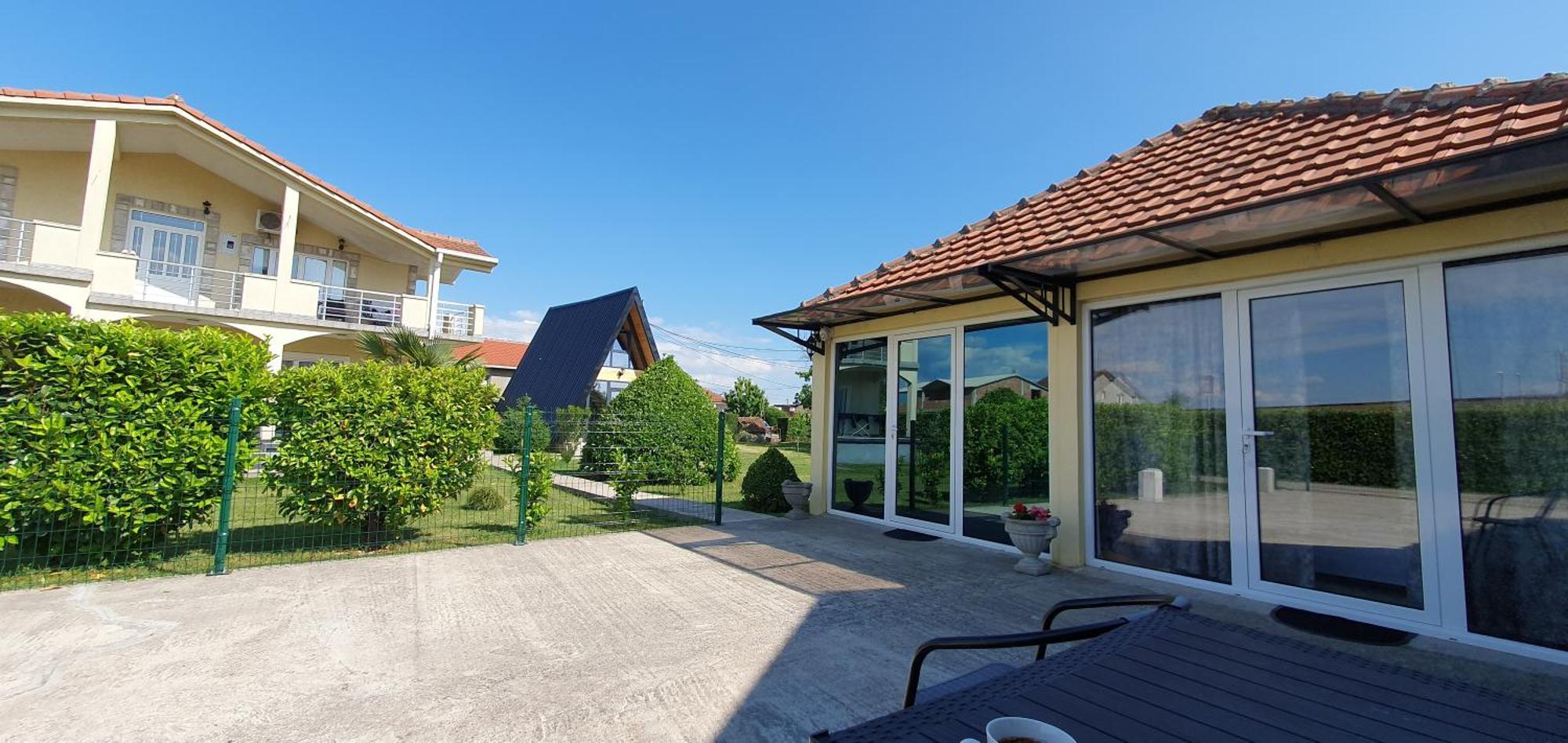 Cozzy Apartment Near The Aiport Podgorica Eksteriør billede
